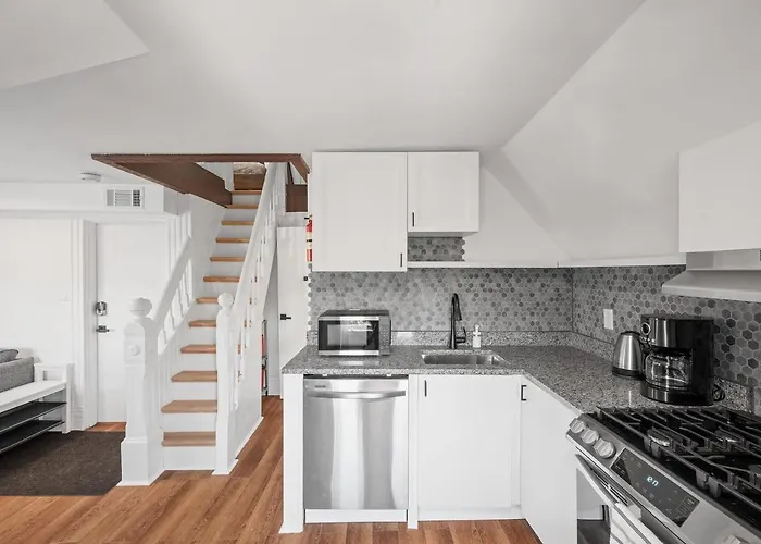 Apartment Shadyside, Pittsburgh, Modern And Unique 1 Bedroom Unit6 With Free Parking